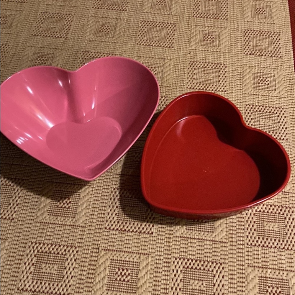 Heart Shaped Cake Pan and Mixing Bowl Set EUC